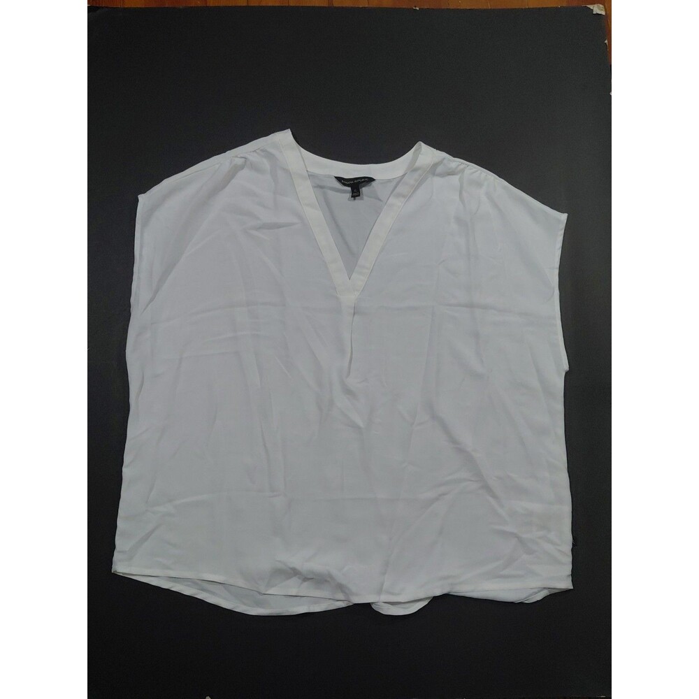 Banana Republic XL White V-Neck Sleeveless Minamalist Boxy Closet Staple Top